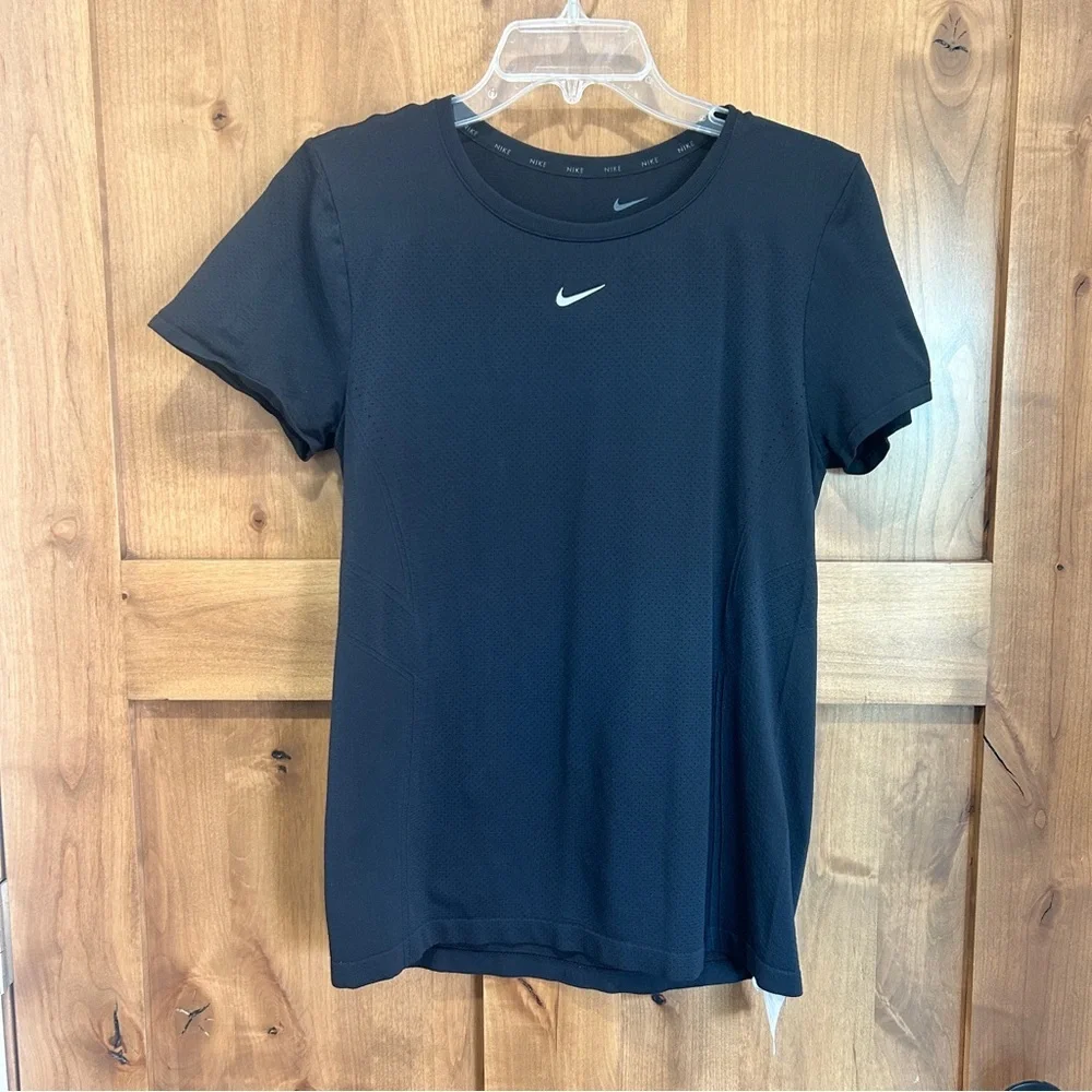 Nike Dri-Fit Women's Black Slim Fit XL Short Sleeve Work-Out Tee